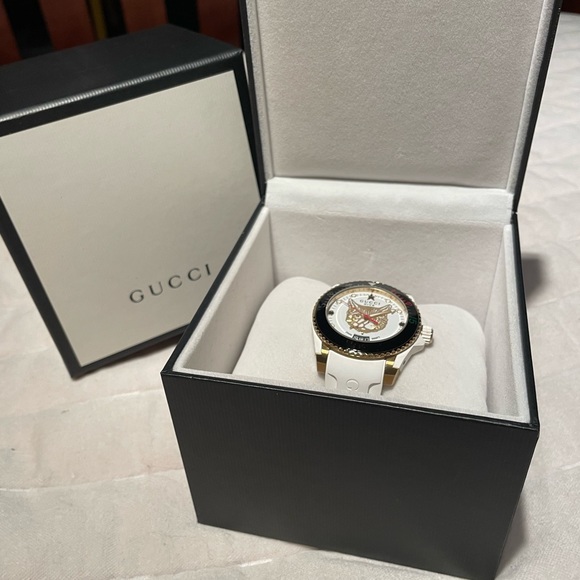Gucci Dive Watch - Picture 5 of 10